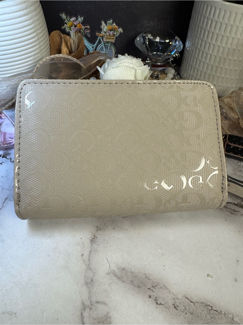 Guess Wallet - Picture 2 of 9